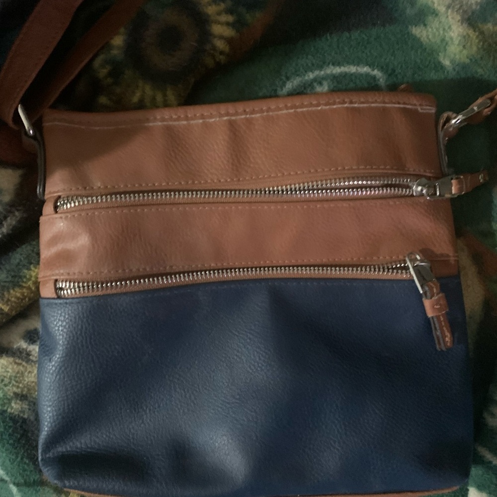 Crossbody or shoulder